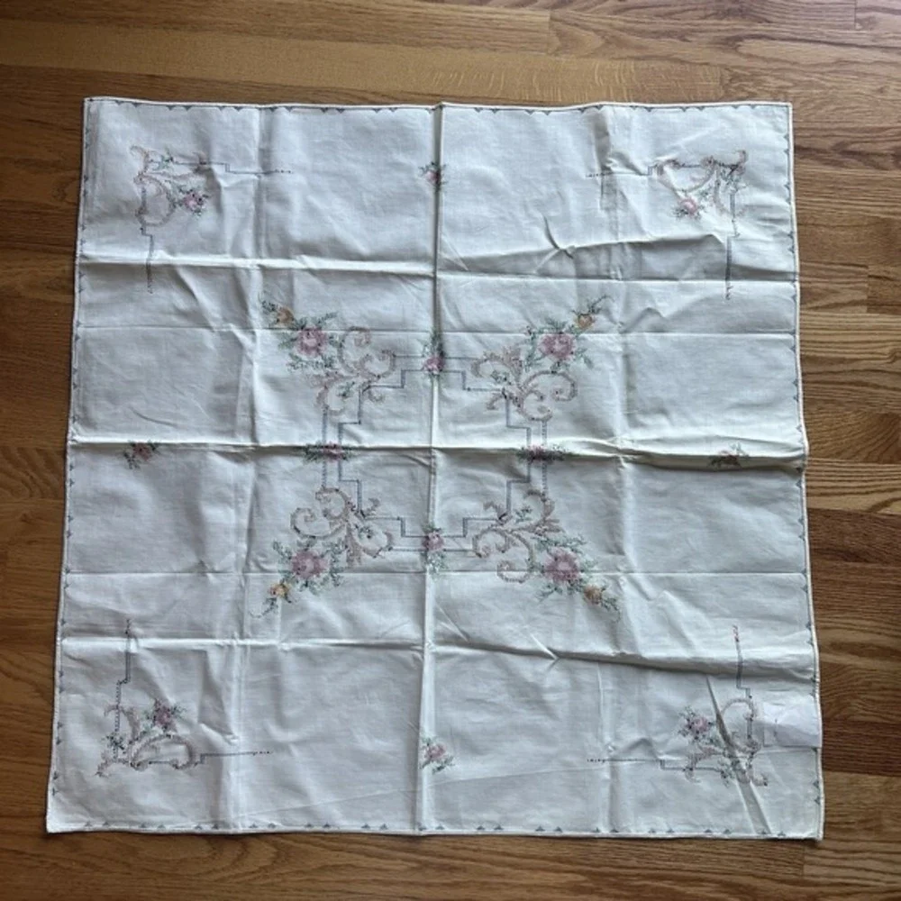 Vintage Linen Embroidered Table Topper & 6 Napkins Cottagecore Shabby Chic Italy